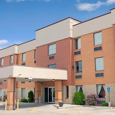 Days Inn By Wyndham Downtown St. Louis-3