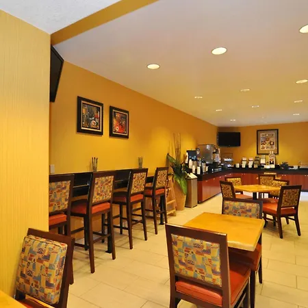 Best Western PLUS Fresno Inn-3