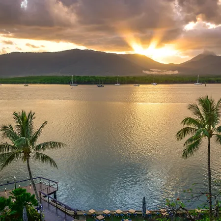 Hilton Cairns-2