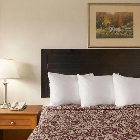 Travelodge By Wyndham Edmonton East-3
