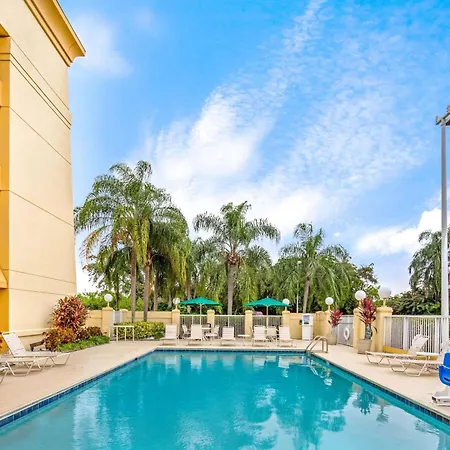 La Quinta By Wyndham Miami Airport East-3