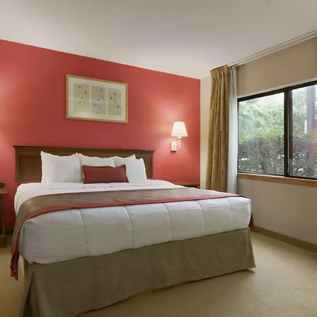 Ramada By Wyndham Raleigh-3