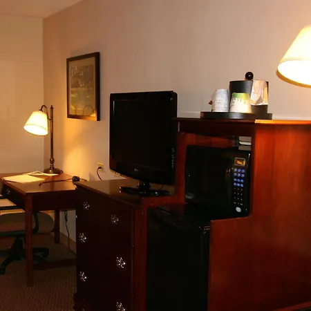 Hampton Inn Emporia-3