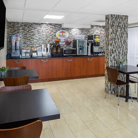 Super 8 By Wyndham Bradenton Sarasota Area-3