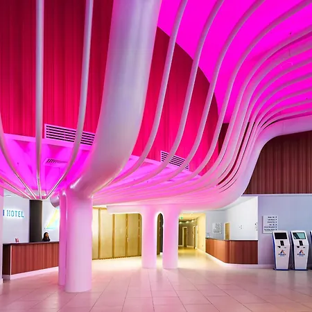 Atrium Hotel Heathrow-3