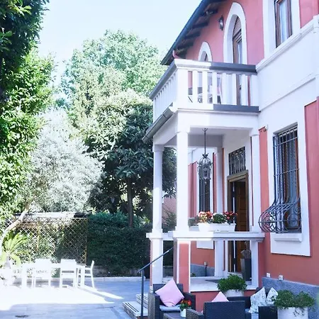 La Villa Bed & Breakfast-2