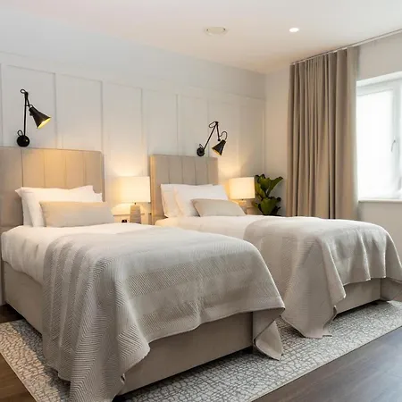 The Kingswood-3