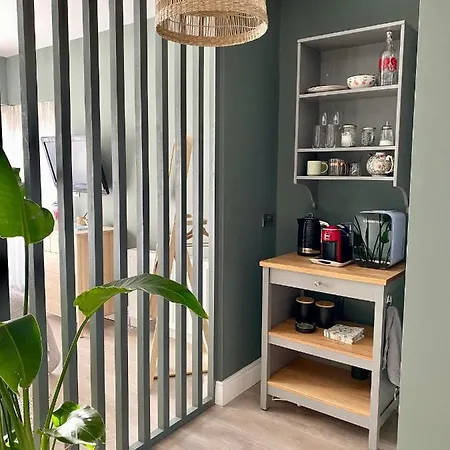 The Green Room Guest Suite-3