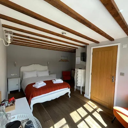 The Queen Matilda Country Rooms-3