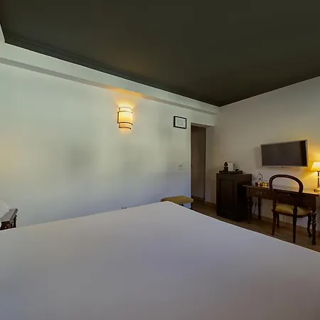Hotel Born-2