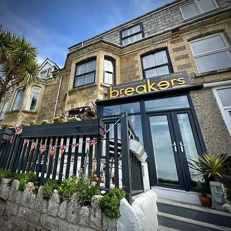 Breakers Guest House-2