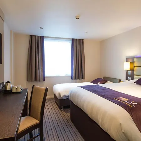 Premier Inn Stevenage Central-3