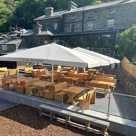 Grapes Hotel, Bar & Restaurant Snowdonia Nr Zip World-2