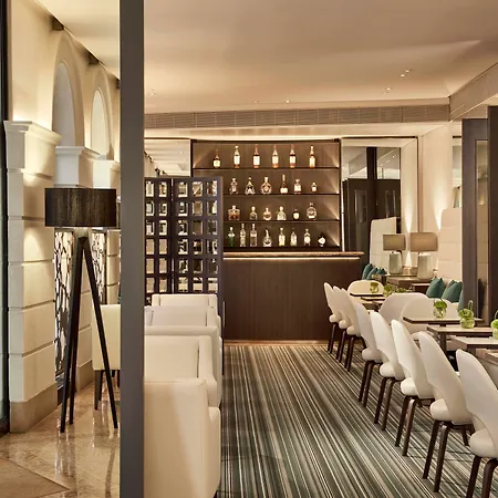 Como The Halkin-2