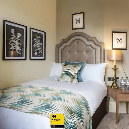 The Tudor House Hotel, Tewkesbury, Gloucestershire - The Coaching Inn Group-2