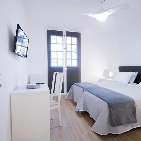 Las Palmas Smart Rooms-2