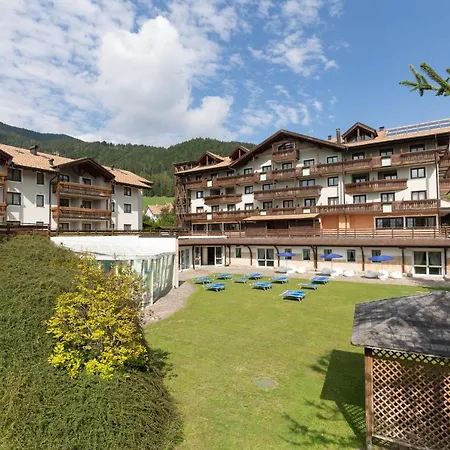 Golf Hotel-2