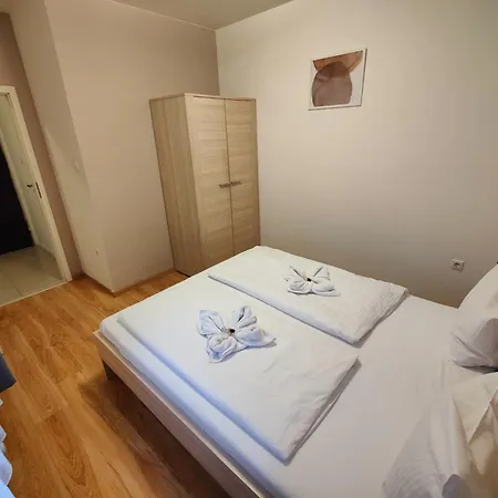 Corvin Plaza Apartments & Suites-3