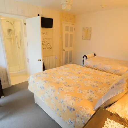Maison Dieu Guest House-2