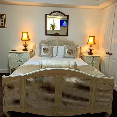Brookside Hotel & Residents Bar , Cozy Lounge Areas & Terrace ,Suitable For Solo Travelers Couples Educational Groups Families & Contractors Welcome-3