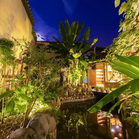 Butterfly Flowers Inn- Exclusive Location,Anicent Chinese Style, 2 Minutes Walk To Tianmen Mount Cableway,Free Pick Up Service Over 1 Nights, Free Fresh Coffee And Tea, Free Mini Lunch,Free Laundry,Itineary Planning, Attraction Tickets Serivce In Adv-2