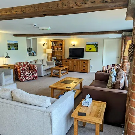 Wold Escapes, Highfield Farm-2