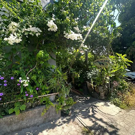 Sari Buana Bed & Breakfast-3