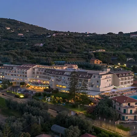 Grand Hotel Vesuvio-3