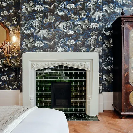The Black Lion Pub & Boutique Guesthouse-2