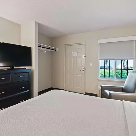 Extended Stay America Suites - Miami - Airport - Blue Lagoon-3