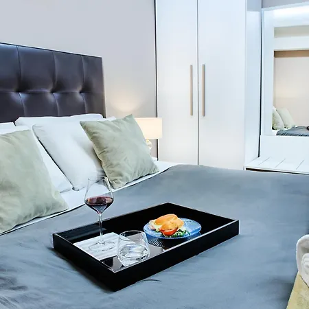 Firenze Rooms Cathedral B&B-3