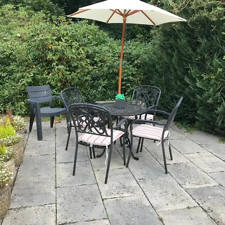 Tanglewood Gatwick Bed & Breakfast-2
