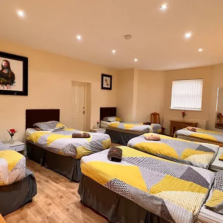 Castle Lodge Guest House 86-88 Sheil Rd L6 3Af-2