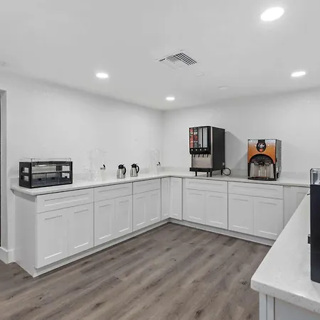 Super 8 By Wyndham Kissimmee-Orlando-2
