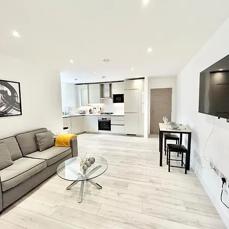 Queens Luxury Apartments Wembley Stadium - London-2
