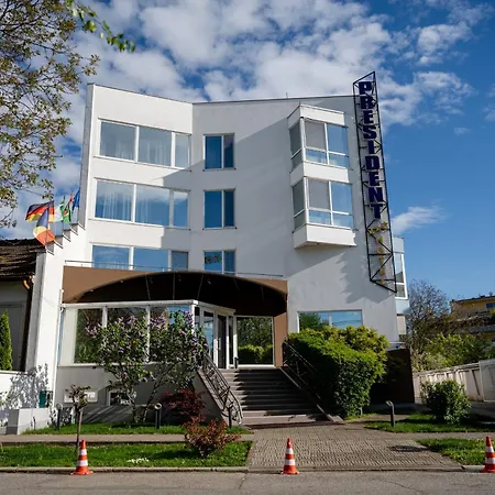 Hotel President-3