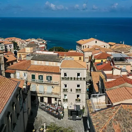 La Divina - Free Parking --3