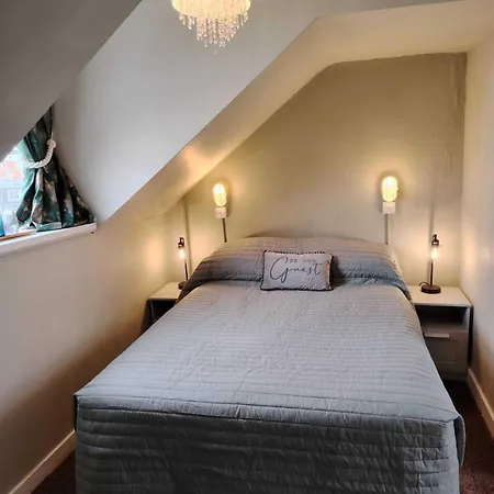Greenlands Guest House-3