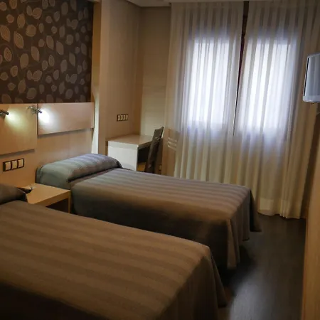 Hostal 4C Cuatro Caminos-3