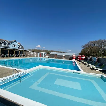 Whitecliff Bay Holiday Park - Most Popular Location Near Pools, Clubs And Beach-3
