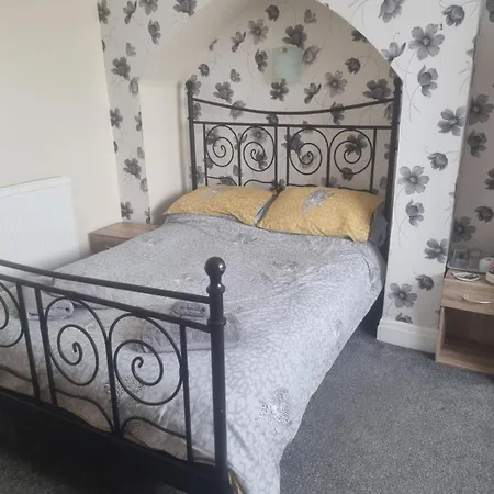 Leeds House Guest House-2