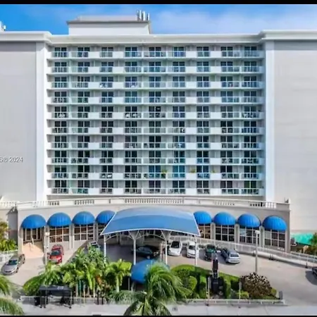 Ramada Plaza By Wyndham Marco Polo Beach Resort-2