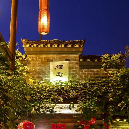 Butterfly Flowers Inn- Exclusive Location,Anicent Chinese Style, 2 Minutes Walk To Tianmen Mount Cableway,Free Pick Up Service Over 1 Nights, Free Fresh Coffee And Tea, Free Mini Lunch,Free Laundry,Itineary Planning, Attraction Tickets Serivce In Adv-2