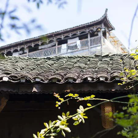 Butterfly Flowers Inn- Exclusive Location,Anicent Chinese Style, 2 Minutes Walk To Tianmen Mount Cableway,Free Pick Up Service Over 1 Nights, Free Fresh Coffee And Tea, Free Mini Lunch,Free Laundry,Itineary Planning, Attraction Tickets Serivce In Adv-3
