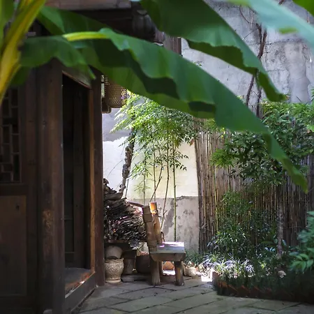 Butterfly Flowers Inn- Exclusive Location,Anicent Chinese Style, 2 Minutes Walk To Tianmen Mount Cableway,Free Pick Up Service Over 1 Nights, Free Fresh Coffee And Tea, Free Mini Lunch,Free Laundry,Itineary Planning, Attraction Tickets Serivce In Adv-3