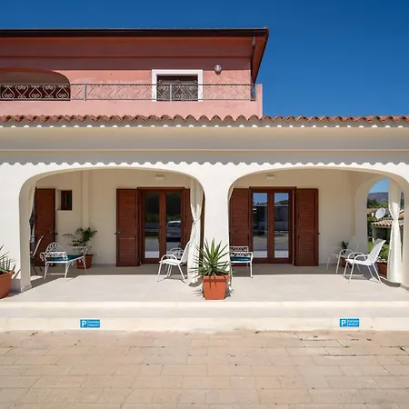 Ambra Holiday Rooms - Rooms & Beach-3