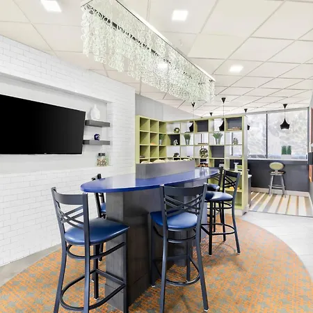 Holiday Inn Express Atlanta Galleria-Ballpark Area By Ihg-3