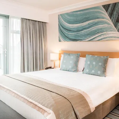De Vere Cotswold Water Park Apartments-3