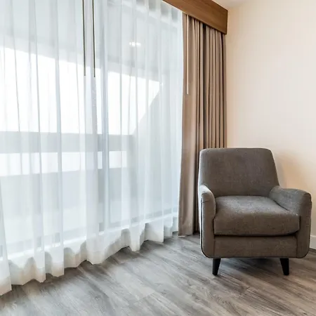 Atrium Hotel Vancouver-3