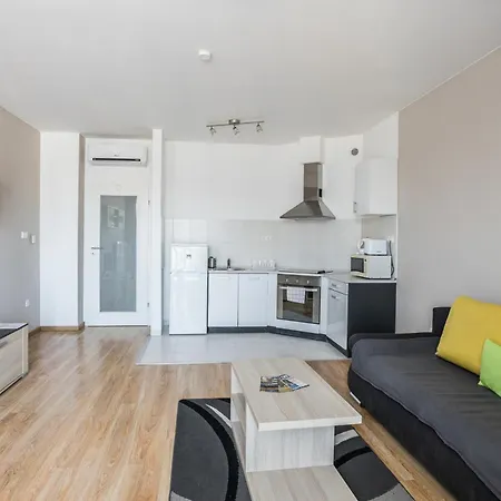 Corvin Plaza Apartments & Suites-2